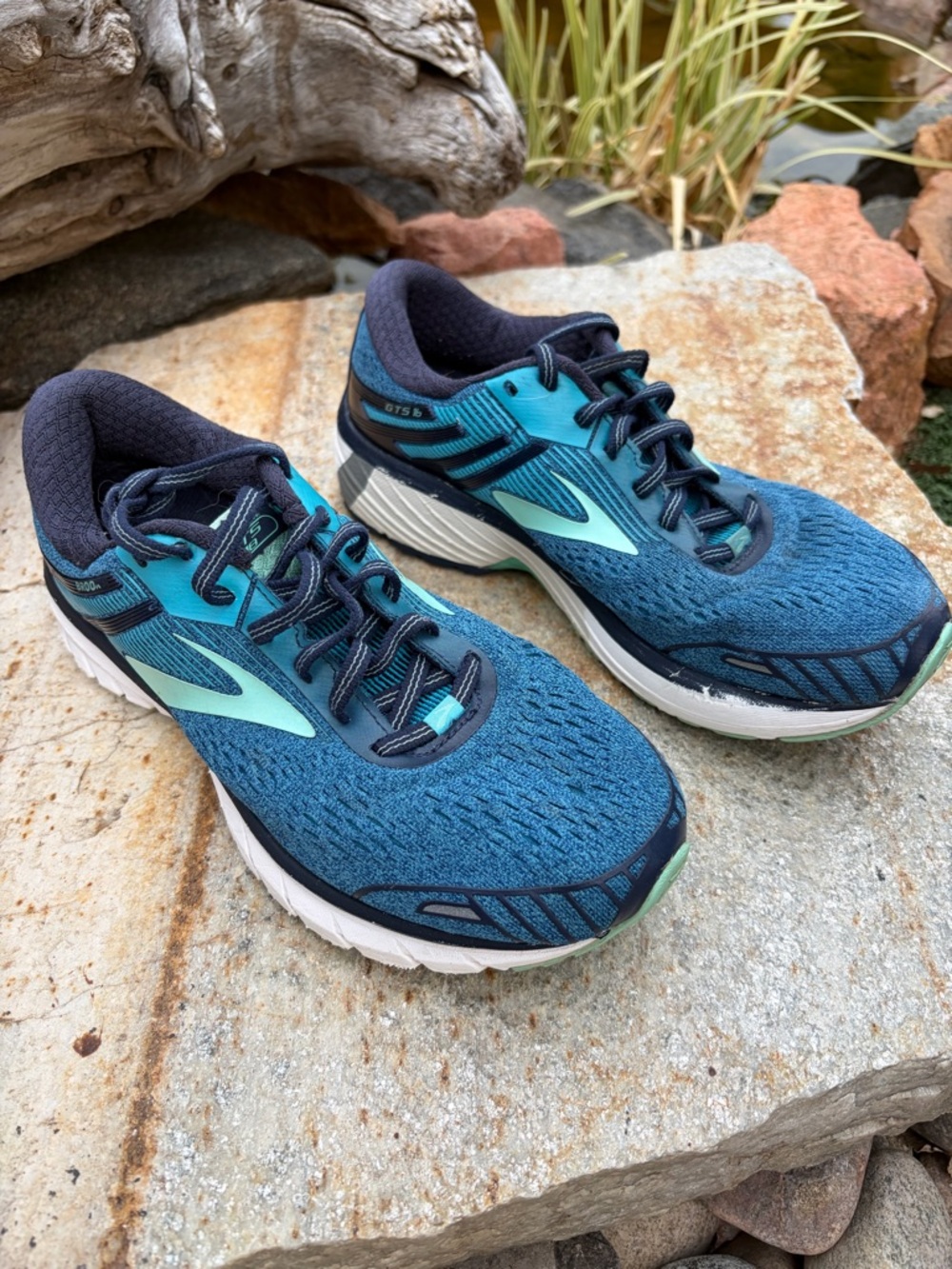 Brooks Adrenaline GTS 18 Womens 8.5 D Wide Blue Running Shoes